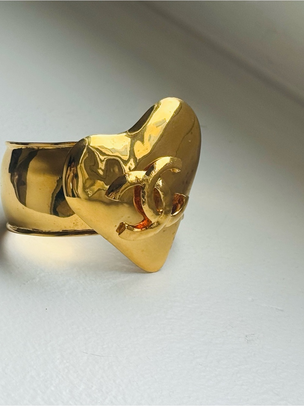 Chanel Gold Heart CC Cuff Bracelet from 1993 with COA - Picture 2 of 7
